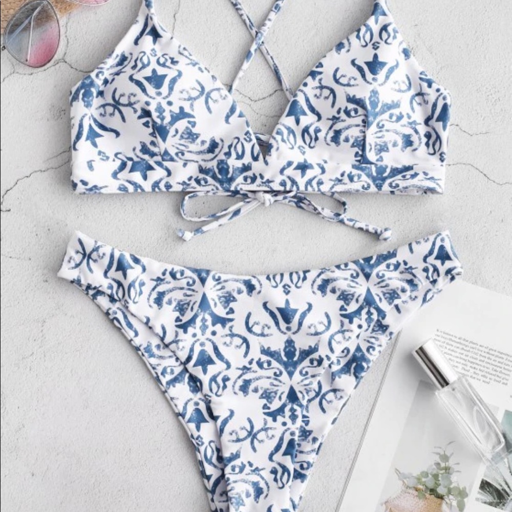 BRAND NEW Bikini (size small)